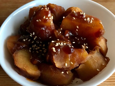 韓国料理　じゃがいもの煮物　カムジャジョリム